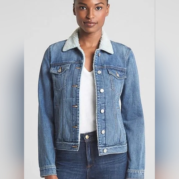 GAP Jackets & Blazers - GAP Jean Jacket || Medium